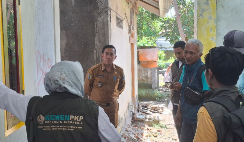 Kunjungan Kerja KemenPKP RI Tinjau Progres Pembangunan Rumah BSPS di Desa Beleka