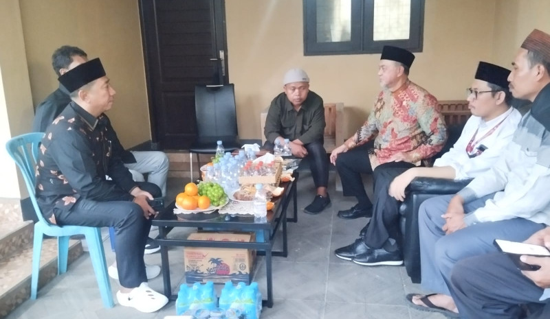 Kepala Desa Beleka Melayat ke Rumah Duka Wakil Ketua DPD RI Tamsil Linrung