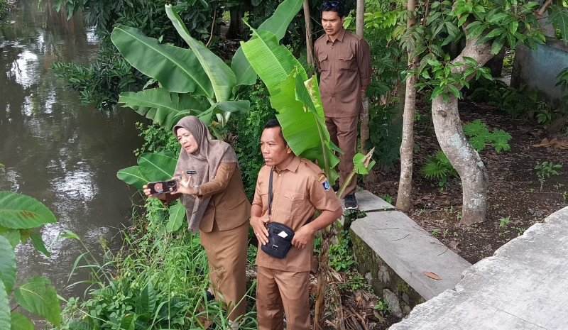 Camat Gerung dan Pemdes Beleka Tinjau Kondisi Jembatan Penghubung Dampak Kenaikan Debit Air