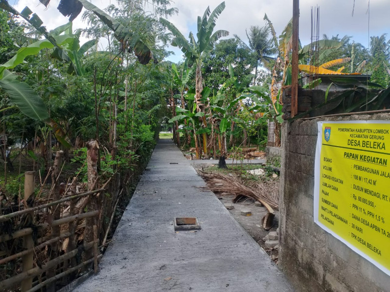 Pembangunan Jalan Beton Dusun Mendagi