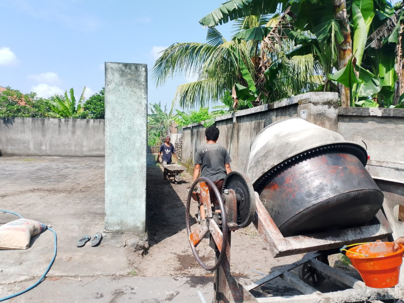 Pembangunan Jalan Beton di Dusun Beleka